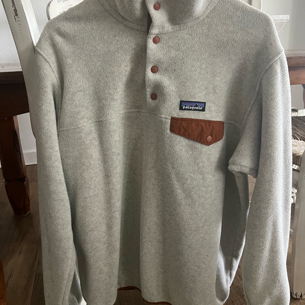 Patagonia Synchilla Cream Fleece with Tan Trim. Size L